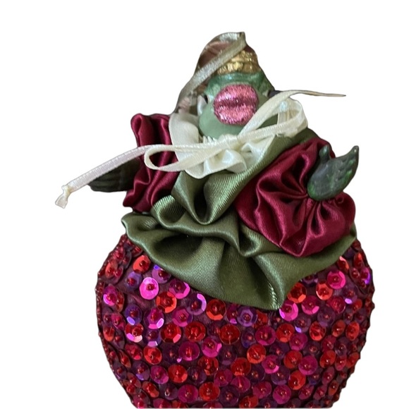 Vintage Queen Frog Red Sequined Christmas Tree Ornament - Picture 8 of 10